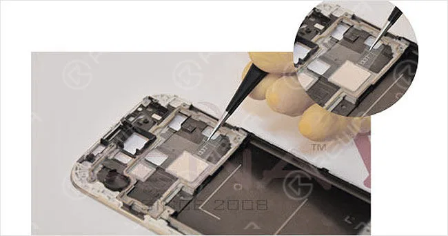 guide étape par étape pour l'installation de petites pièces sur le cadre avant Samsung step guide small parts installation samsung front bezel 5