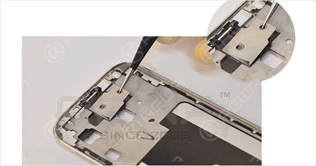 guide étape par étape pour l'installation de petites pièces sur le cadre avant Samsung step guide small parts installation samsung front bezel 6