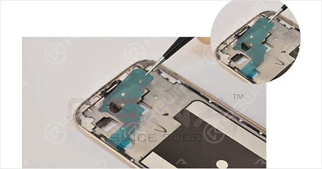 guide étape par étape pour l'installation de petites pièces sur le cadre avant Samsung step guide small parts installation samsung front bezel 8