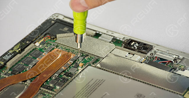 sostituzione del display e della batteria di microsoft surface pro 4 - guida alle competenze dei professionisti b392c846 2111 4024 8260 4990b3ace16b 11