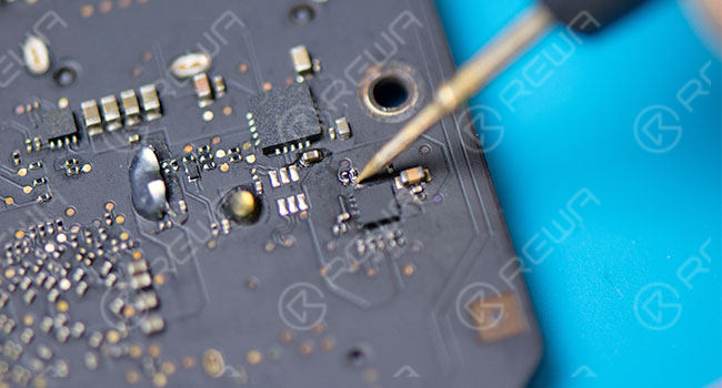macbook no display repair - fixing the black screen issue Repairing Remove the sealing adhesive