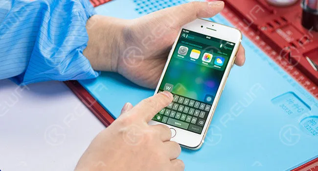 Wie repariert man den nicht funktionierenden Touchscreen des iPhone 7? Das Telefon zusammenbauen und testen
