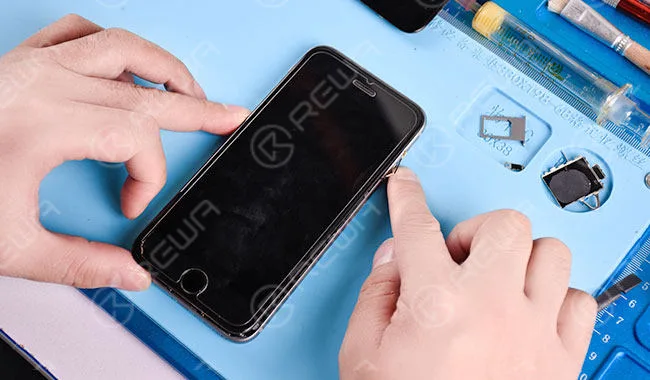 Bauen Sie das Telefon zusammen. Verbinden Sie das Telefon mit dem Originalbildschirm und schalten Sie es ein, das Telefon geht ohne Display. 