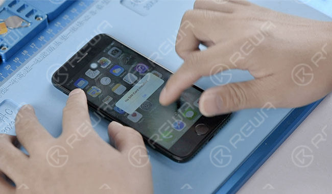 iphone frozen screen issue - logic board repair solution Power on, the screen is stuck off and power button responses slowly.