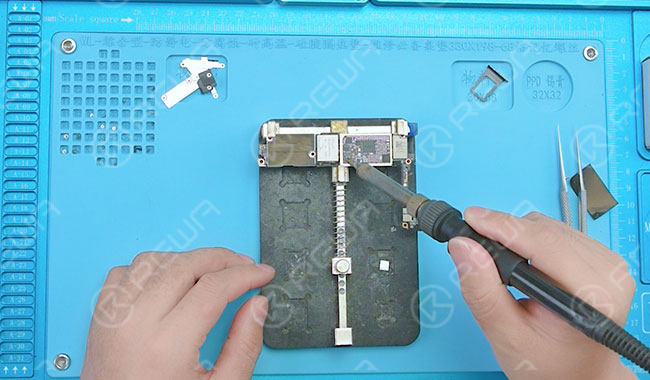 iphone frozen screen issue - logic board repair solution Dip some rosin with soldering iron to clean the tins. Then dip some rosin with Goot wick for secondary cleaning. After that, clean again with PCB cleaner.
