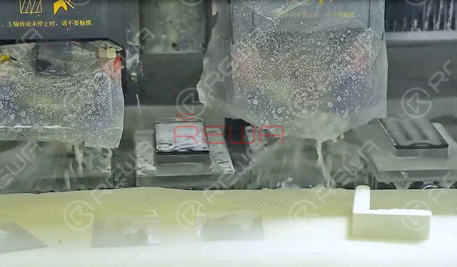 Tour della fabbrica di lenti di vetro aftermarket per iPhone in Cina