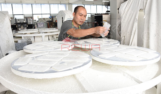 Tour della fabbrica di lenti di vetro aftermarket per iPhone in Cina