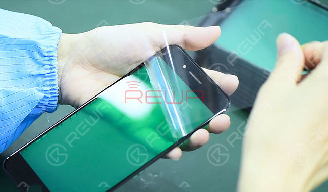 Tour della fabbrica di lenti di vetro aftermarket per iPhone in Cina