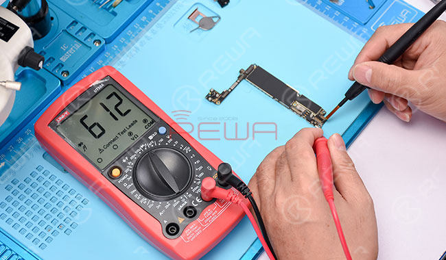 Take out the logic board. The test grounding resistance value of J4502 - normal value. Which shows that backlight circuit is also normal. Yet backlight signal is connected directly with backlight IC U3701. 
