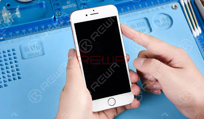 Réparation d'écran noir iPhone 7 - Solution de carte mère Appuyez sur la touche marche/arrêt, le téléphone ne réagit pas. 
