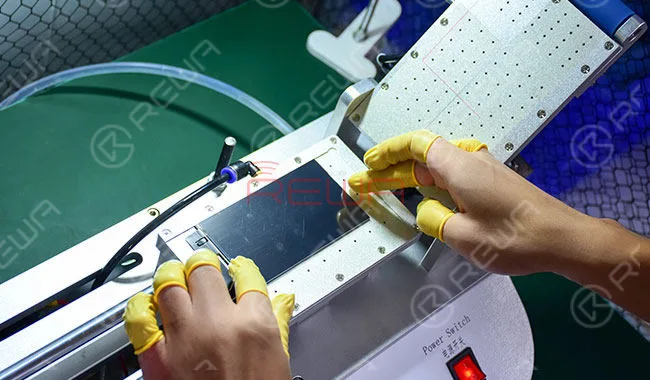 Ricondizionamento dello schermo LCD rotto di iPhone 8