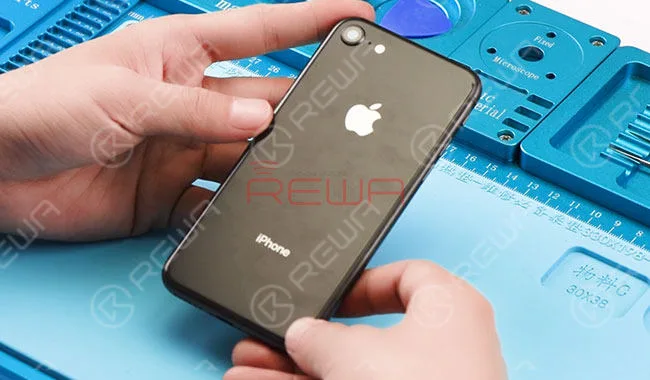 Reparación del cristal trasero del iPhone 8