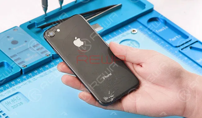 Reparación del cristal trasero del iPhone 8