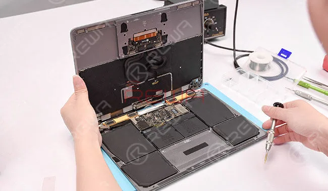 sbloccare macbook 2015-2017 senza rimozione del chip Sbloccare MacBook 2015-2017 senza rimozione del chip
