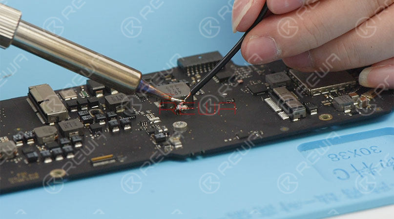 MacBook Air Won't Turn On