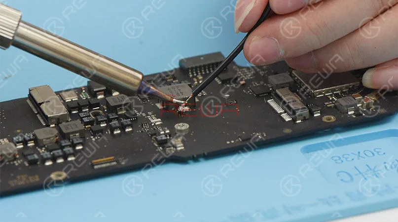 MacBook Air Won't Turn On