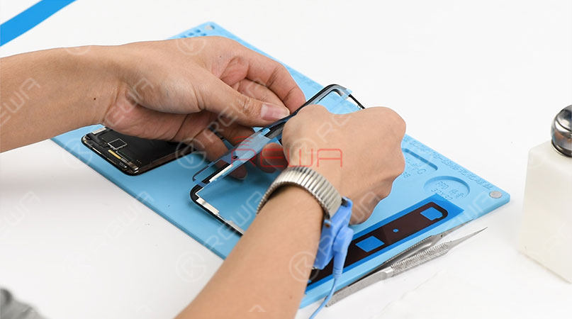 iphone x broken glass screen refurbishing Bezel Attaching
