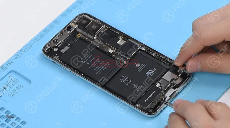 1.Taptic Engine And Speaker Removing   Please be noted that there are many screws detached in this step, we highly suggest that you place these screws in order. 
