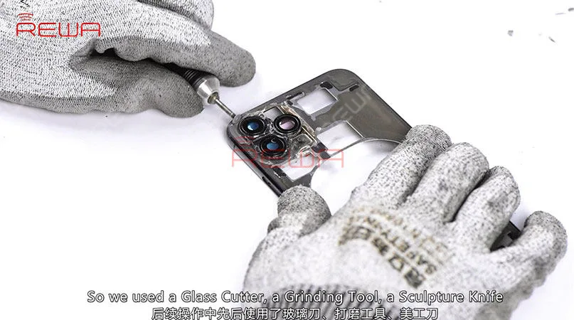 riparazione del vetro posteriore di iphone 11 pro Ora è necessario separare il vetro posteriore dal fotogramma centrale. Il vetro posteriore scansionato può essere separato facilmente. Tuttavia, il vetro intorno alla fotocamera a tre lenti richiede un'ulteriore operazione. Gli strumenti comunemente utilizzati non sono riusciti a rimuovere il vetro, quindi abbiamo utilizzato un tagliavetro, un utensile per smerigliare, un coltello per sculture e un tronchesino per rimuovere il vetro intorno alla fotocamera a tre lenti. Infine, una volta completato, rimuovere l'adesivo nero residuo con la macchina laser.