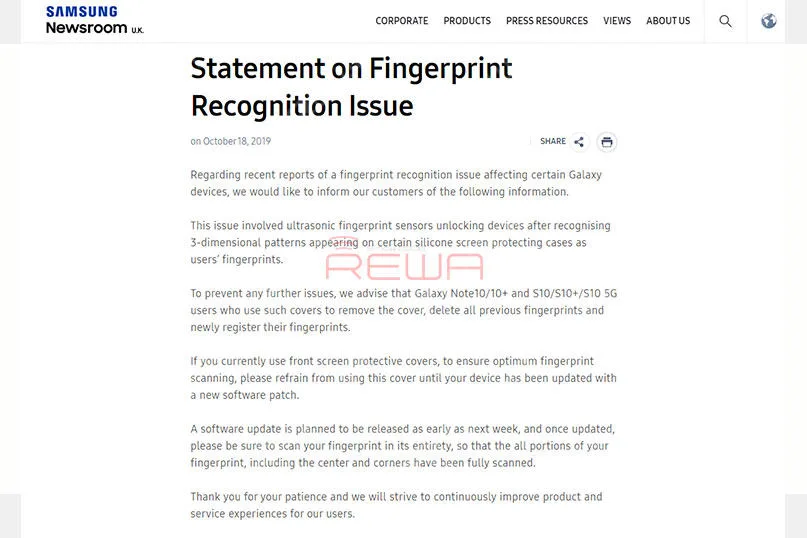 All'inizio del mese, secondo quanto riportato dal The Sun, il sensore di impronte digitali in-display del Samsung Galaxy S10 presenta un difetto di sicurezza. Alcune protezioni per lo schermo in silicone possono confondere il sensore di impronte digitali a ultrasuoni. Se attualmente utilizzate questo tipo di protezioni, vi invitiamo ad astenervi dall'utilizzarle fino a quando il vostro dispositivo non sarà stato aggiornato con una nuova patch software, secondo la dichiarazione ufficiale di Samsung. 