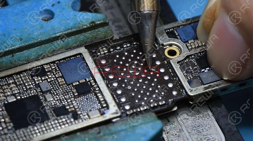 the fast heating-up intelligent soldering station - t12-11 Practical Application Of The Digital Soldering Station -T12-11 - Jumping Wires Jump Wires On Solder Joints