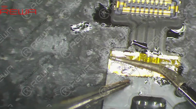Cut off the needless part of the Home Button Repair Socket Cable. Apply some solder paste and paste flux to the bottom layer. Apply the home button repair socket cable to the right position. Solder carefully with the Soldering Iron. Once done, clean with PCB Cleaner soaked cotton ball. 