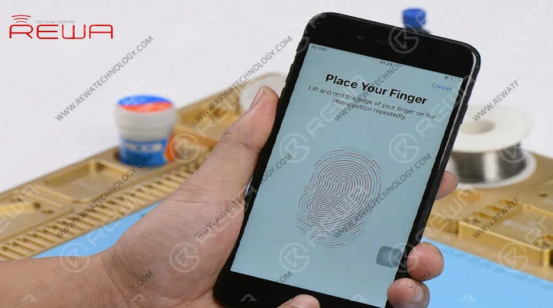 Now we can assemble the phone and test. Get the home button cable installed. Get the display assembly installed and battery connected. Press the power button to turn on the phone. The phone turns on normally.