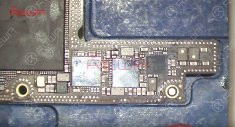 iphone x bottom speaker not working repair Remove the upper layer with Hot Air Gun. We can see that there are multiple missing pins on the upper layer.