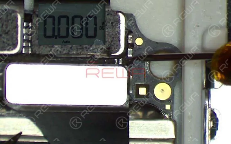 troubleshooting iphone front camera issues using jumping wire Next, we need to measure working voltage of the front camera.Get the two cameras installed. Connect the logic board with the display assembly. Connect battery connector with the Power Supplier. Press ON/OFF button on the Power Supplier to get the logic board power supplied. Then press power button on the Power Supplier. The system will then detect power button press.