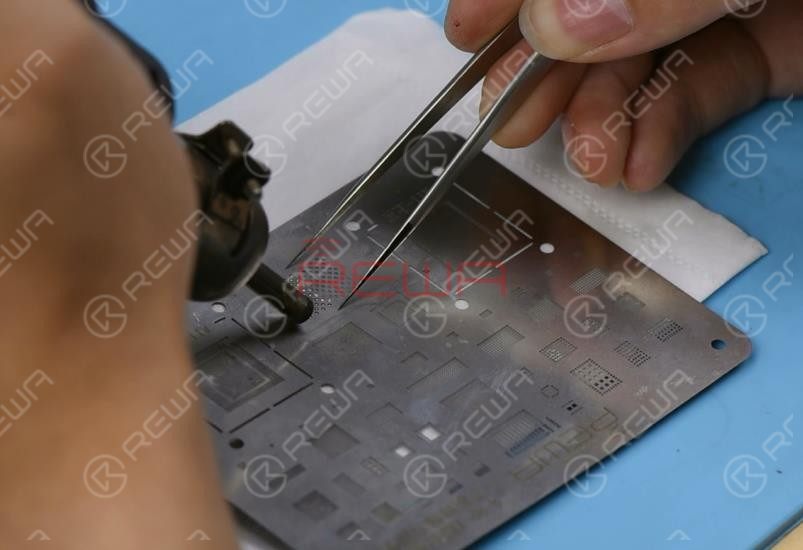 Next, we need to reball the NAND flash chip. Get the BGA Reballing Stencil well aligned with the chip. Smear Soldering Paste evenly on the BGA reballing stencil and then heat evenly with the QUICK 990AD Hot Air Gun so that all solder balls can solidify completely.