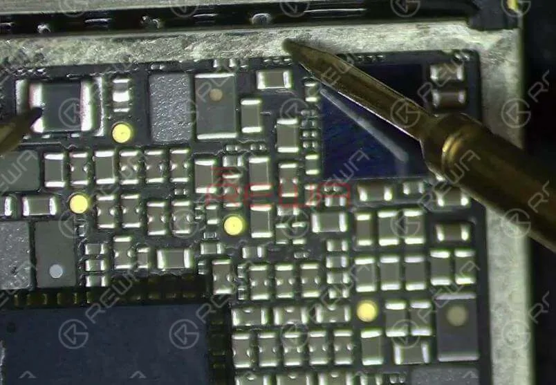 iPhone 8 Plus WLAN funktioniert nicht reparieren | 3-Schritte-Anleitung Als Erstes überprüfen wir die Arbeitsbedingungen des WLAN-Moduls. Führen Sie eine Diodenmessung der drei Stromversorgungsschienen durch. Nichts schlägt fehl. Den Beurteilungen nach zu urteilen, weisen die WLAN-relevanten Schaltkreise weder Unterbrechungen noch Kurzschlüsse auf.