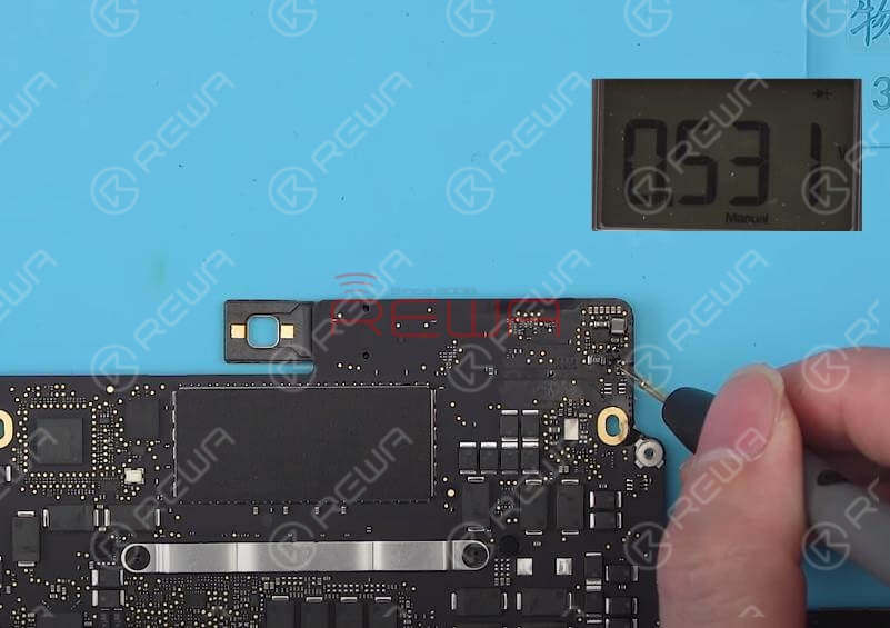 Macbook pro 2017 no se enciende guía de solución de problemas A continuación, ejecute la medición del modo de diodo de tres pines en D6905 uno por uno. El valor medido de la patilla 1 es 437, que es normal. El valor medido del Pin 3 es 533, lo cual es normal. El valor medido del Pin 2 es 531, lo cual es normal.