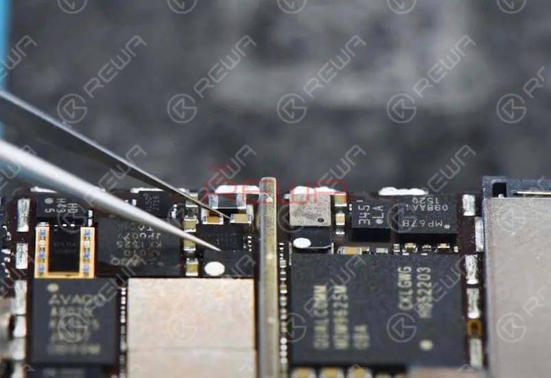 iphone 6 keeps searching for signal - logic board repair Apply some BGA Paste Flux to the bonding pad. Align the new IC to the right place (don't reverse the direction). Solder the new IC with Hot Air Gun at 320℃.