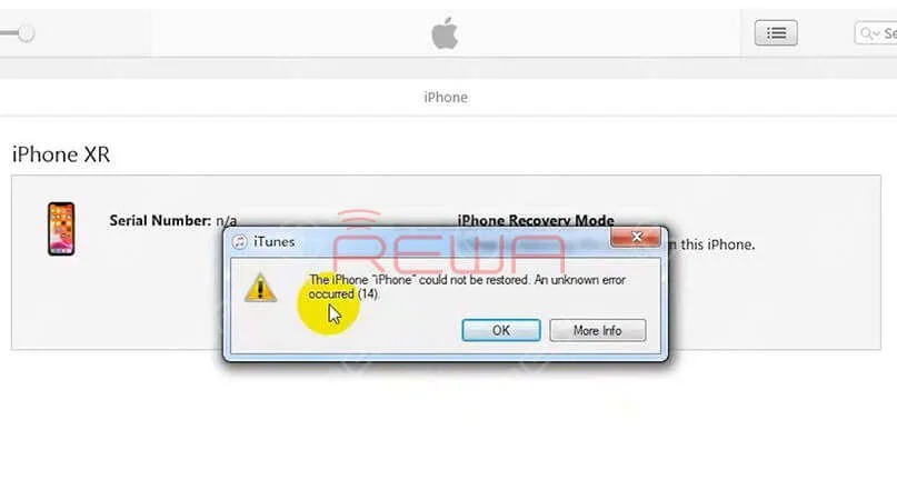  conectar el teléfono con el ordenador y restaurarlo a través de iTunes. Podemos juzgar por el código de error de iTunes y su correspondiente análisis. En este caso, aparece el error 14. Nuestra primera conjetura es que el problema puede ser con el chip flash NAND o mal funcionamiento de los circuitos pertinentes NAND. Comprobando de nuevo la placa base, podemos ver signos de daños por agua alrededor del chip flash NAND. 
