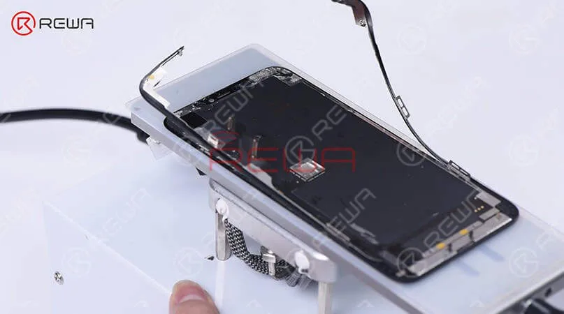 the cost-effective refurbishing solution for iphone screen touch issue Rimozione della lunetta
