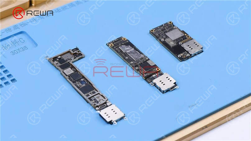 La ranura de la tarjeta SIM de la serie iPhone 12 adopta un diseño independiente que se conecta mediante un cable flexible. En caso de cualquier fallo relacionado con la ranura de la tarjeta durante la reparación, sólo tiene que reemplazar la ranura de la tarjeta independiente. En comparación, la ranura para tarjetas del iPhone 11 también está conectada a la placa base mediante un cable flexible, pero está integrada en la placa base de la serie iPhone 11 Pro.