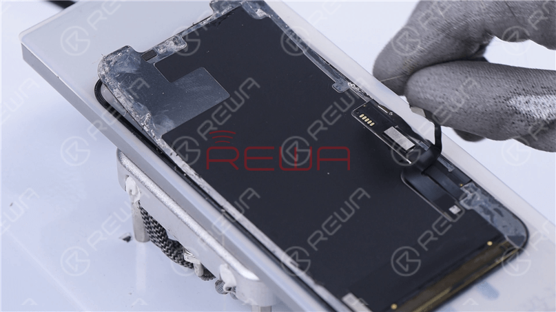 Start separating the OLED along the bottom layer of the glass lens with Cutting Wire.