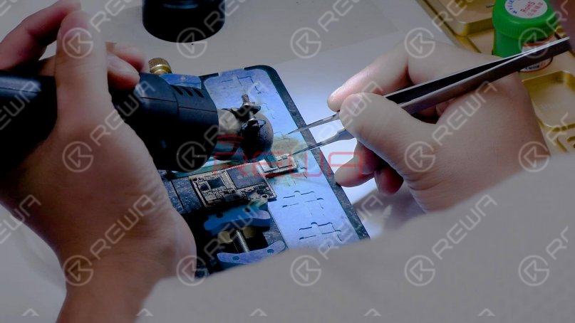 Remove the capacitor with Hot Air Gun at 350℃ and airflow 3.