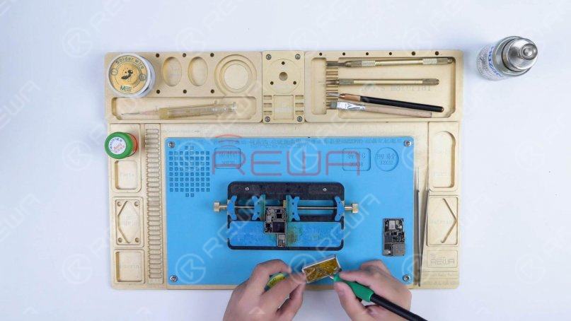 Next, we need to restore the motherboard. Firstly, we need to remove tin on the bonding pad of the motherboard. Smear rosin with Soldering Iron at 365℃ and solder-wick to remove tin on the bonding pad.
