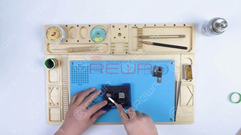 Remove tin on the signal board with the same method. After that, clean the logic board and signal board with PCB Cleaner.Next, attach the signal board to the Reballing Platform and put the Reballing Stencil in position. Apply a layer of medium-temperature Solder Paste evenly.