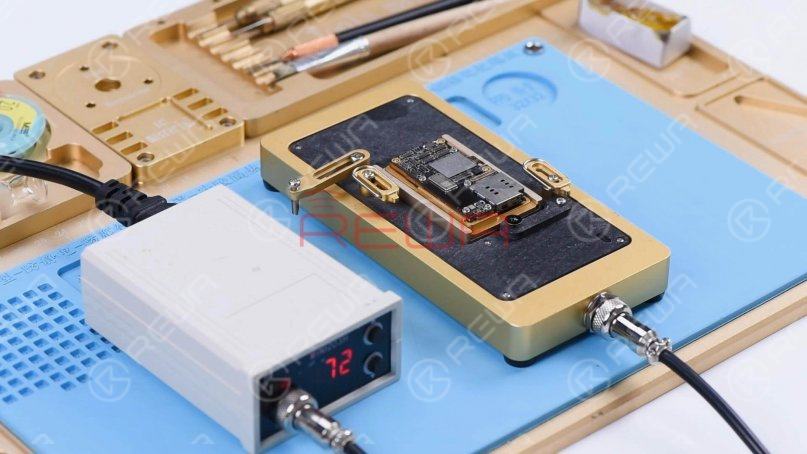 Then we separate the motherboard to locate the faulty component. Put the motherboard on the Heating Platform and set the temperature to 185℃.