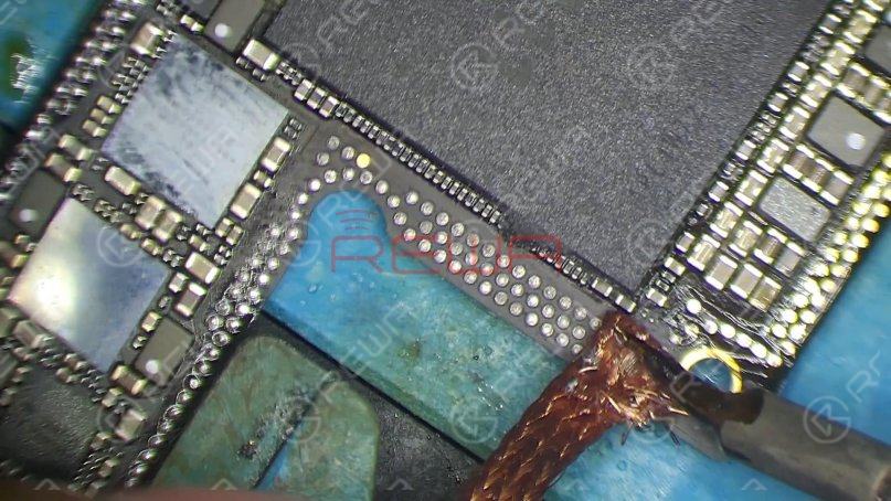 Now we need to attach the upper layer and the lower layer to the testing fixture and test. Firstly, clean the bonding pad.