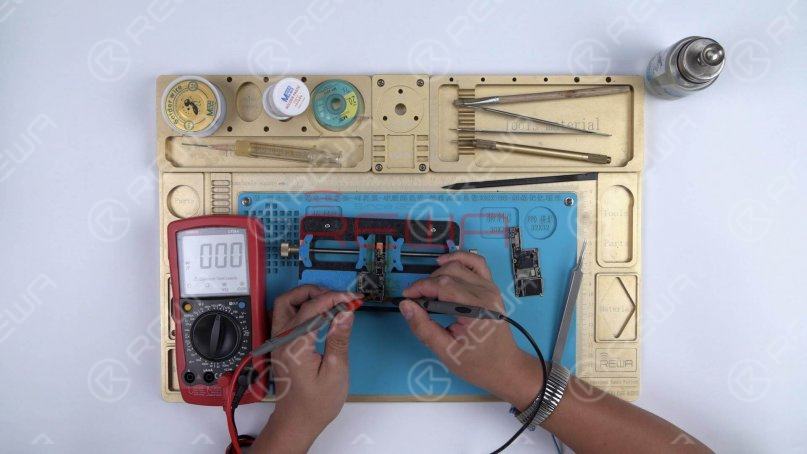 Clean with PCB cleaner afterward. Again, let’s run diode mode measurement of TIGRIS_LX between U3300 and Q3350. The measured value is 0, which is normal.