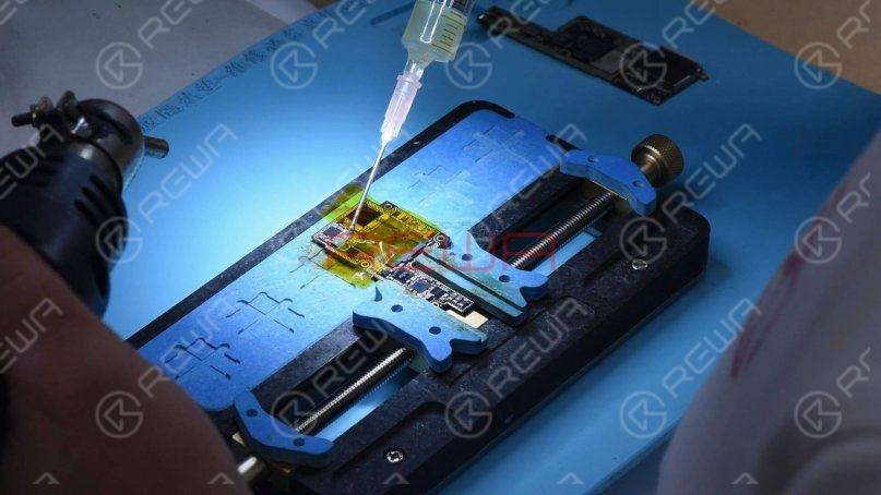 Once done, apply some paste flux to the two inductors. Heat with Quick 990AD Hot Air Gun at 360℃ and airflow 3.