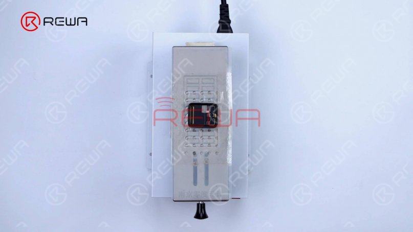 apple watch series 3 glass replacement Next, we need to pry up the connector of the touch flex cable. Put the screen on the Heating Platform at 120℃ for 30 seconds. After heating, peel off the tape with tweezers and pry up the connector.