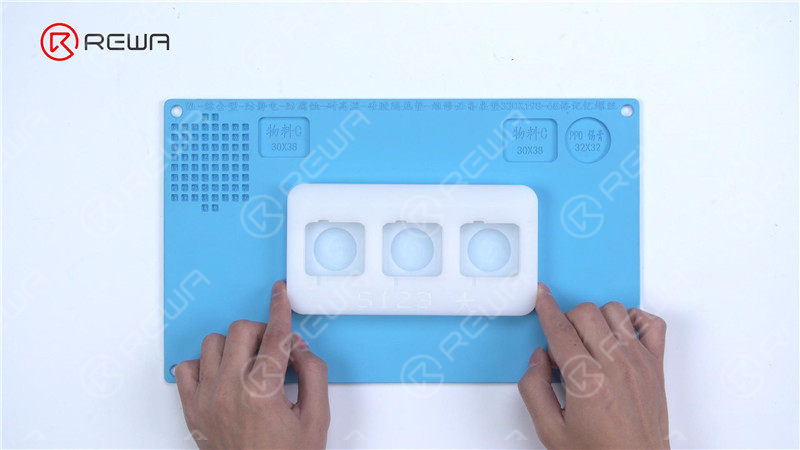 Get the special mold for Apple Watch. The mold can grind and polish three watches at the same time.