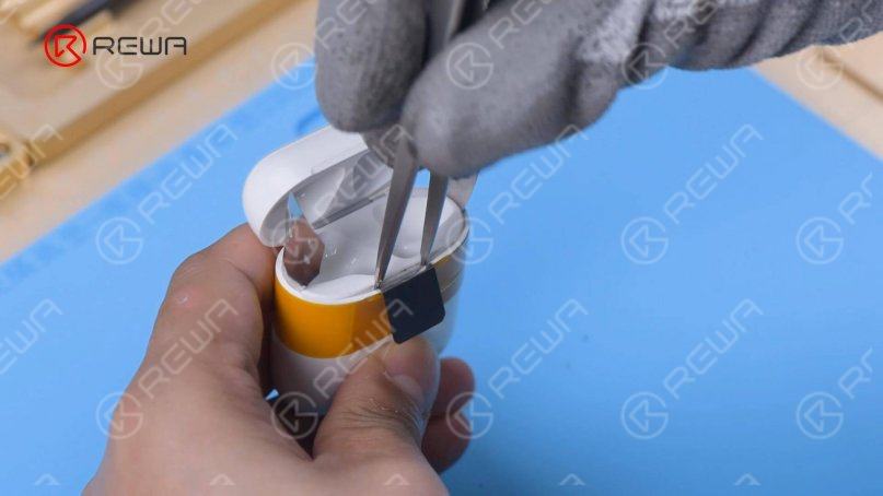 airpods charging case battery replacement - not charging issue AirPods charging case disassembly