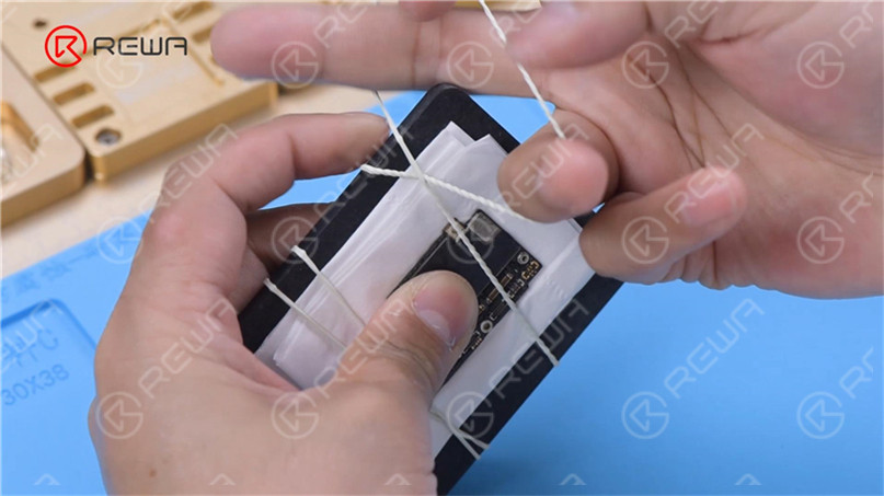 fasten motherboard with a rubber band