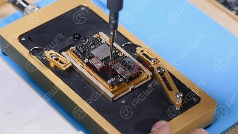 how to fix an iphone 11 pro won't turn on Put the motherboard on the Heating Platform. To make it easier to remove the logic board after separation, drive a screw on the logic board.