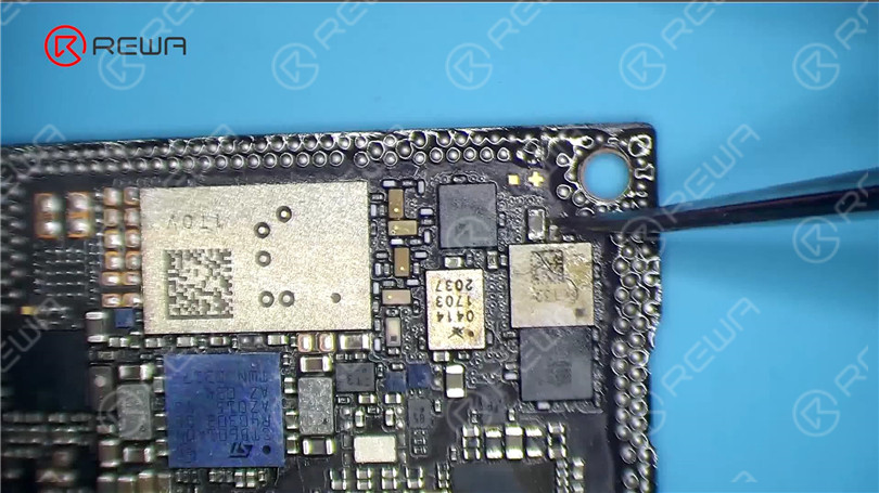 Reparar iPhone 12 que no enciende mediante cámara termográfica infrarroja